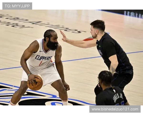 詹姆斯哈登重返巅峰引领球队新篇章再度诠释传奇控卫风采