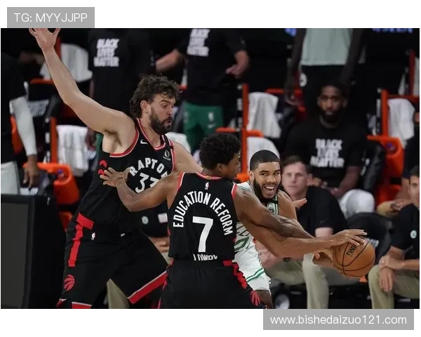 凯尔特人对阵猛龙精彩瞬间回顾与比赛照片分享